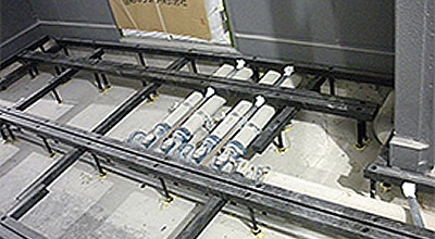床下に収納されている各種メーター類